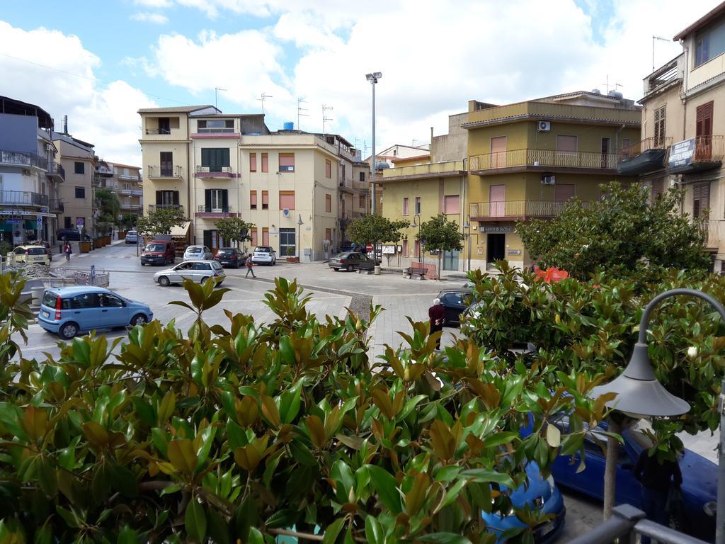 Casa Eleonora Lägenhet Campofelice Di Roccella Exteriör bild