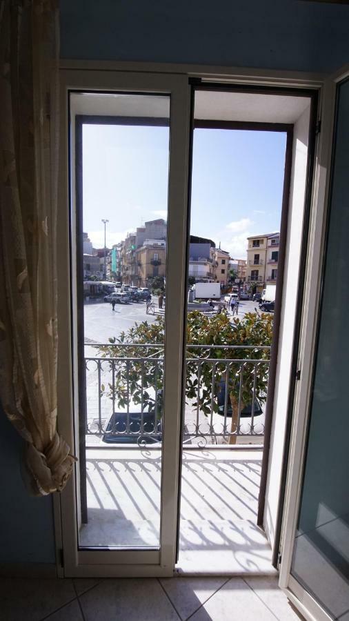 Casa Eleonora Lägenhet Campofelice Di Roccella Exteriör bild