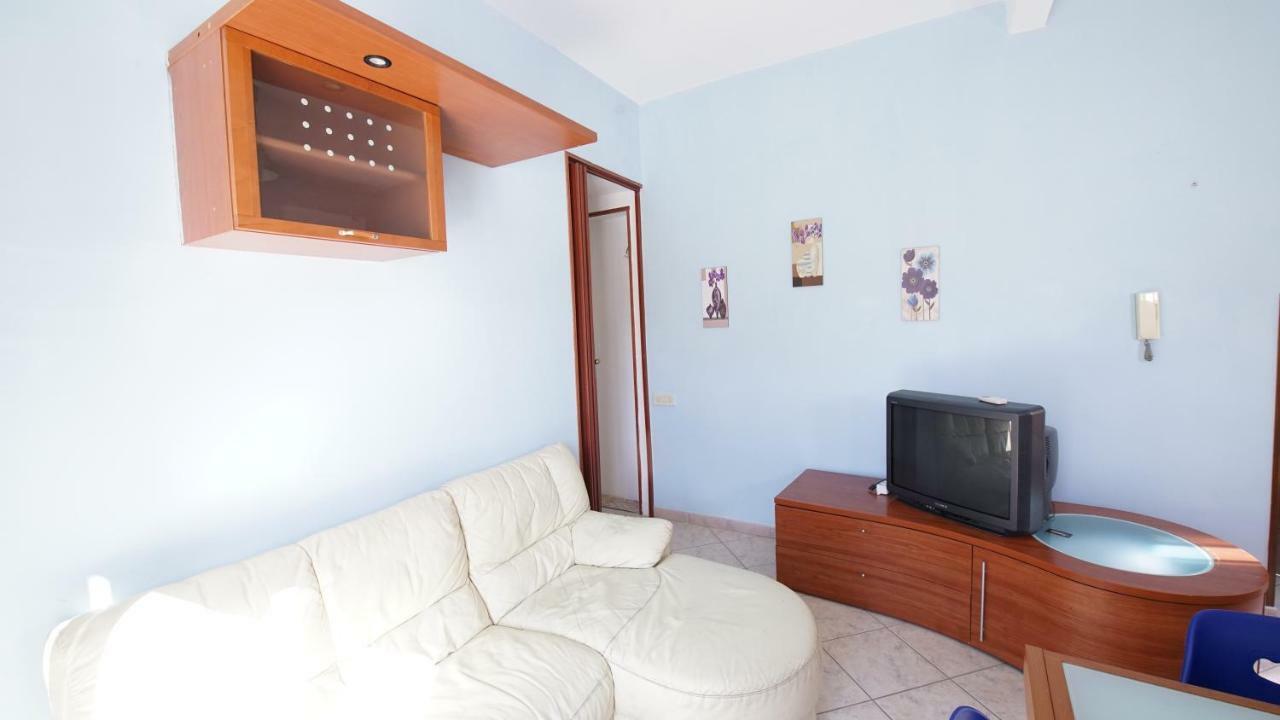Casa Eleonora Lägenhet Campofelice Di Roccella Exteriör bild
